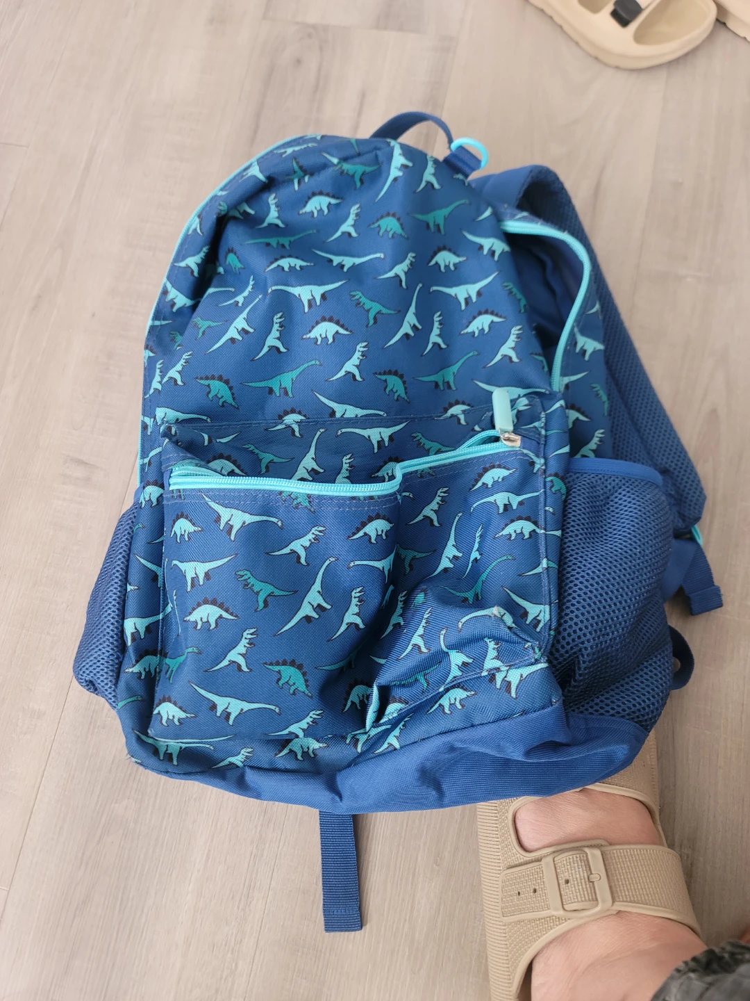 Blue dinosaur print backpack - photo 3