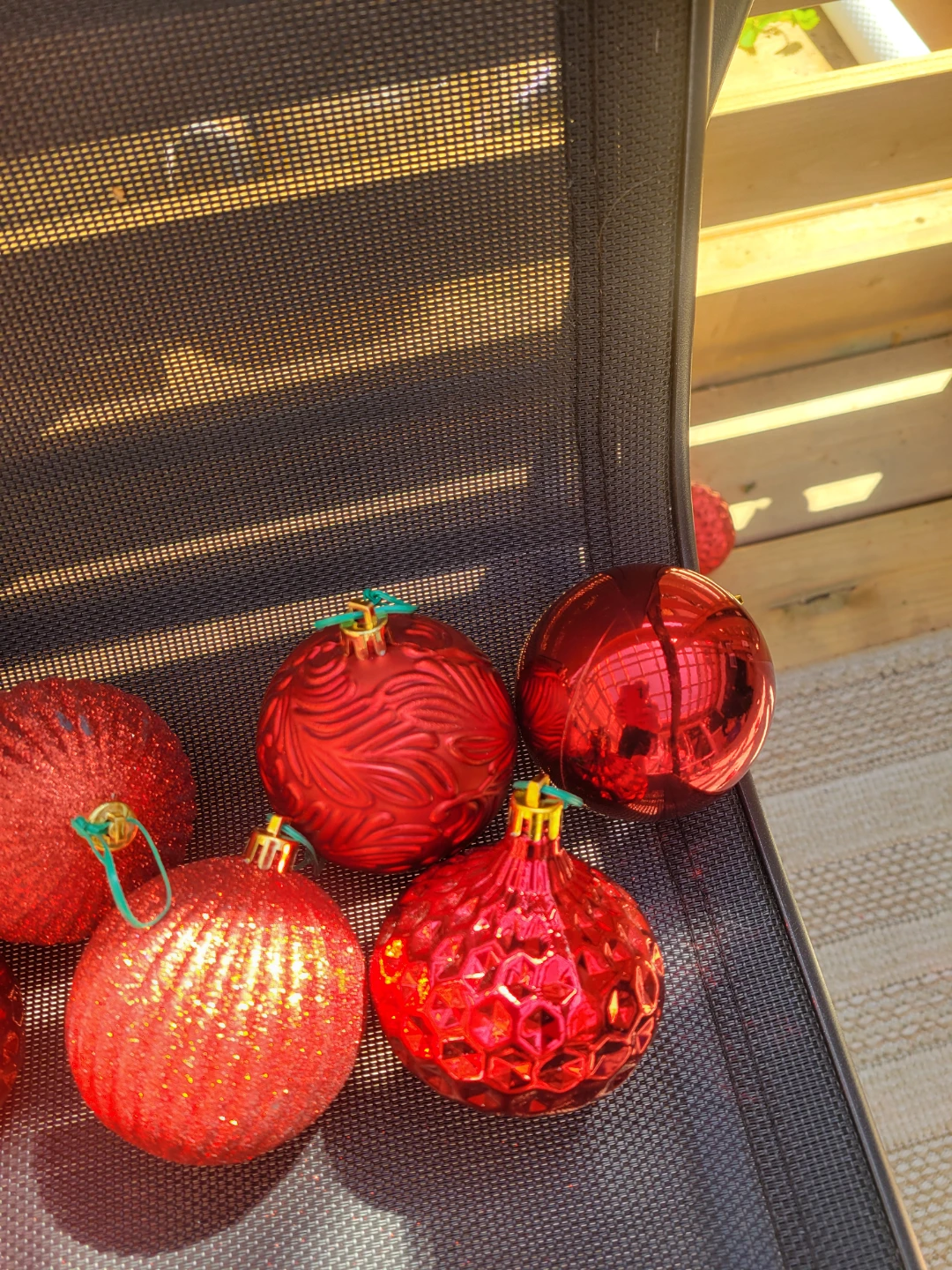 22 Shatter Proof Xmas Bulbs - photo 2