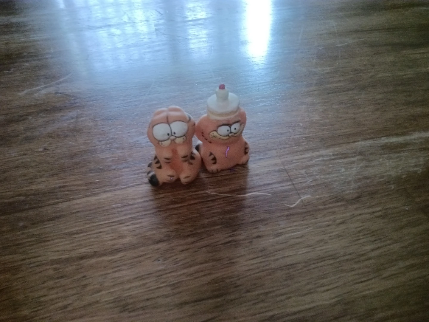 Two Garfield small figurines (pencil toppers)