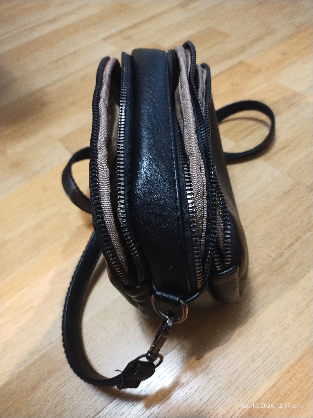 Kangol Black Crossbody Bag – Multi-Zip Compartments - photo 4