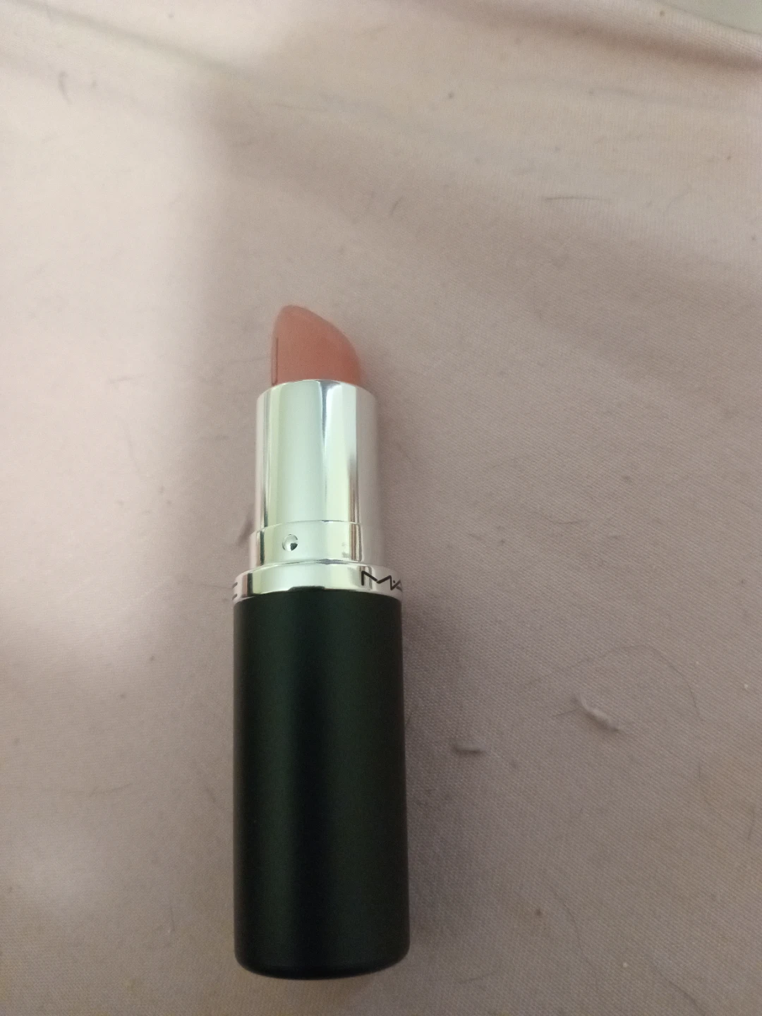 Mac Lipstick in 832 Creme Cup