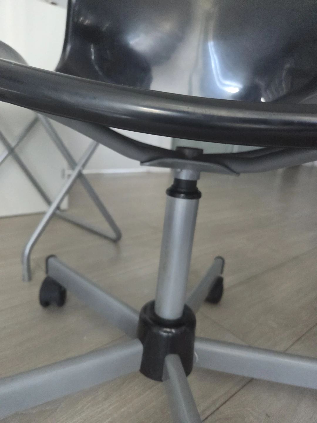 Black Office Chair with Wheels - photo 5