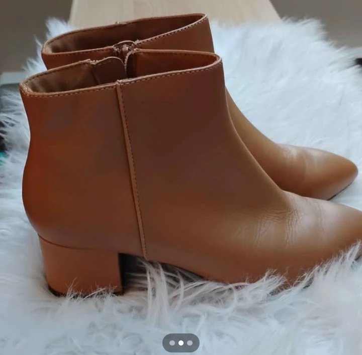 Rock port Leather Ankle Boots size 6 fits like a 7