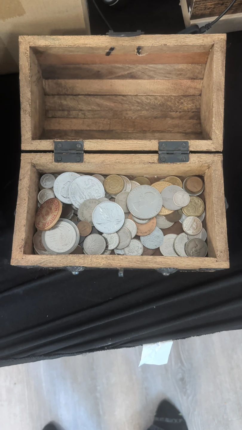 Decorative Wooden Trinket Chest, full of coins - photo 2