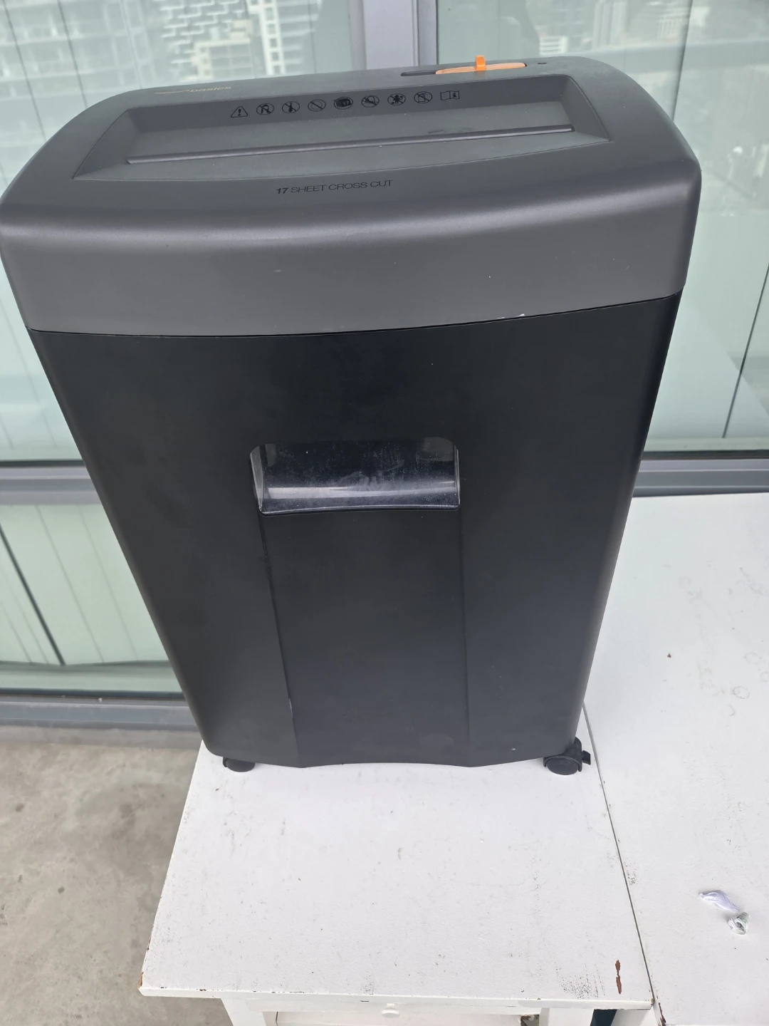 Amazon Basics 17-Sheet Cross-Cut Paper Shredder - photo 5