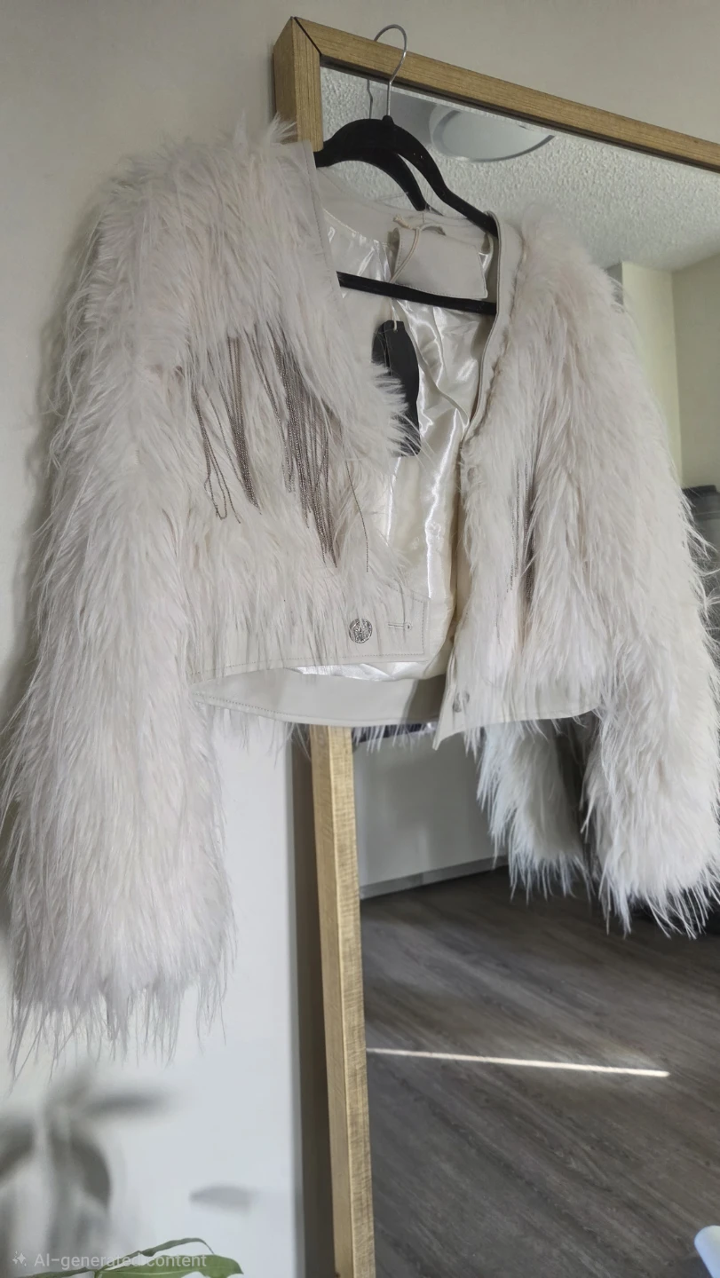 RISSSSIDA Off-White Faux Fur Jacket