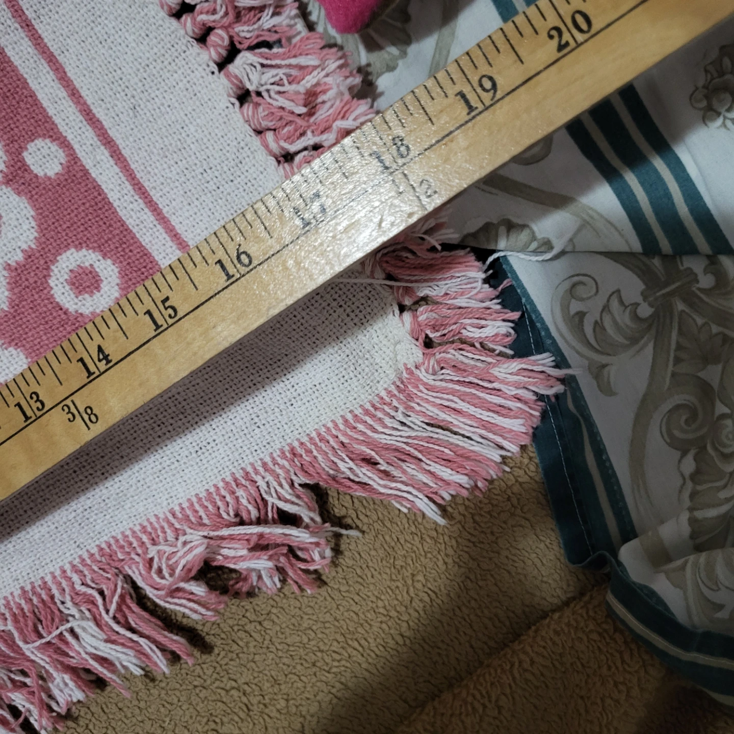 Pink and white cat pattern tapestry throw - photo 3