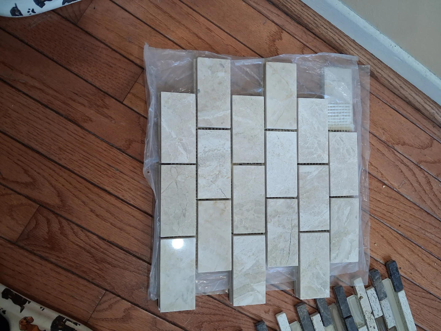 Ceramic Toilet Paper Holder and Decorative Tiles - photo 2