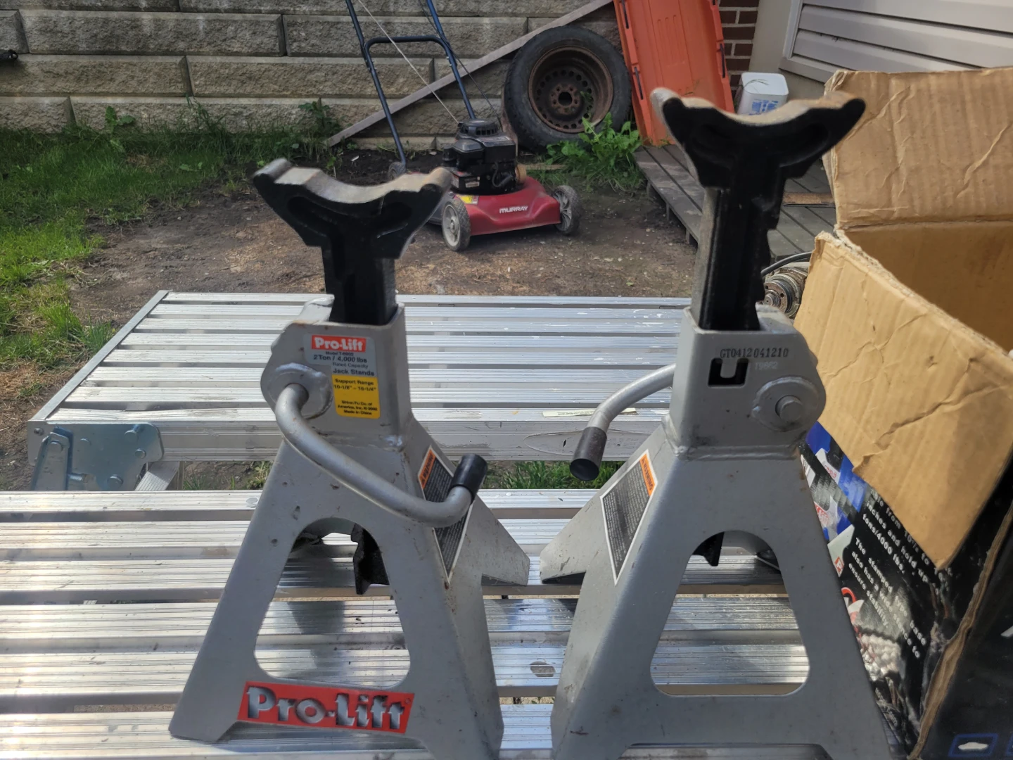 Pro-Lift 2-Ton Jack Stands (Model T-6902) - photo 3