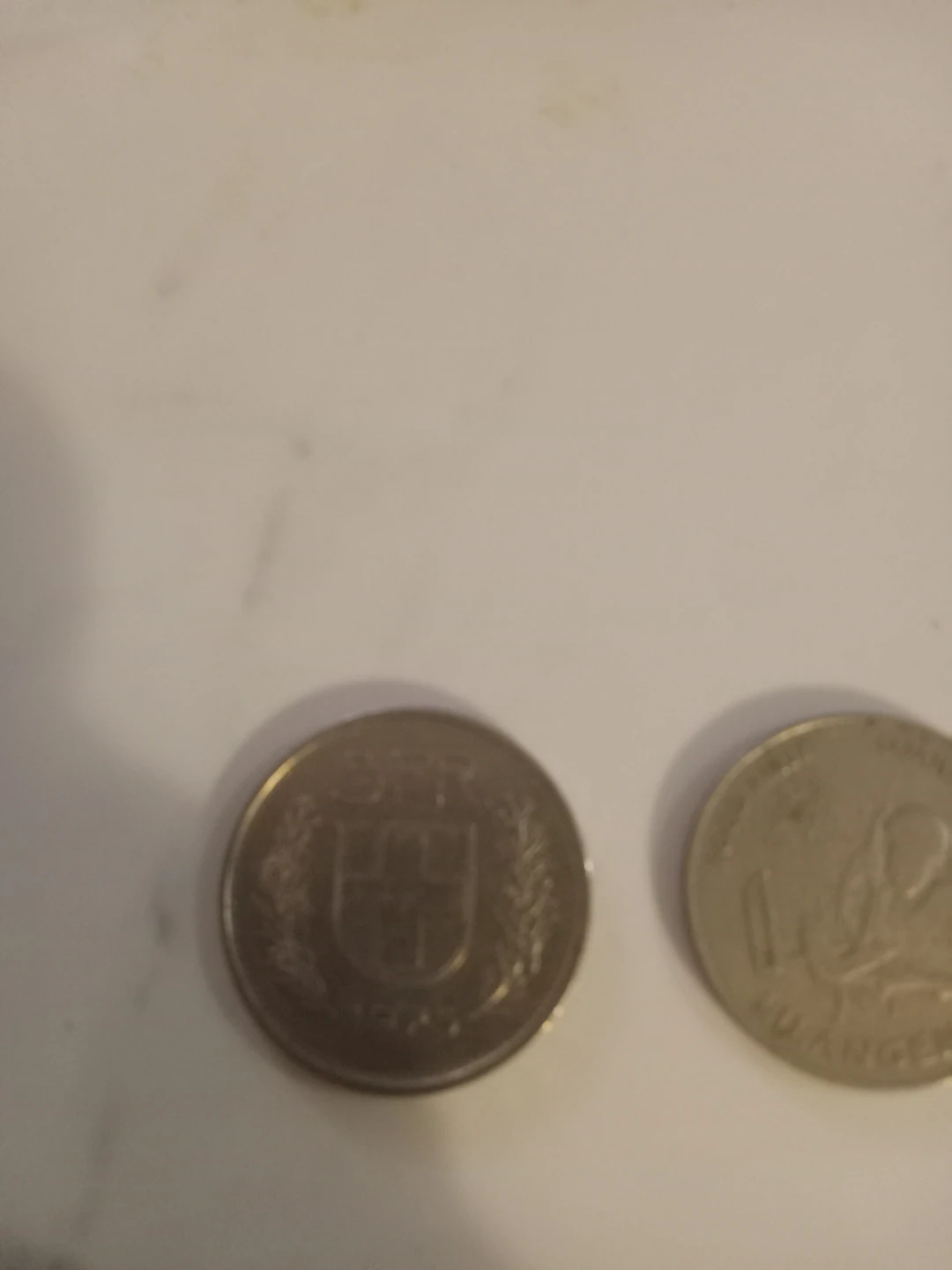 Two collectible world coins - photo 3