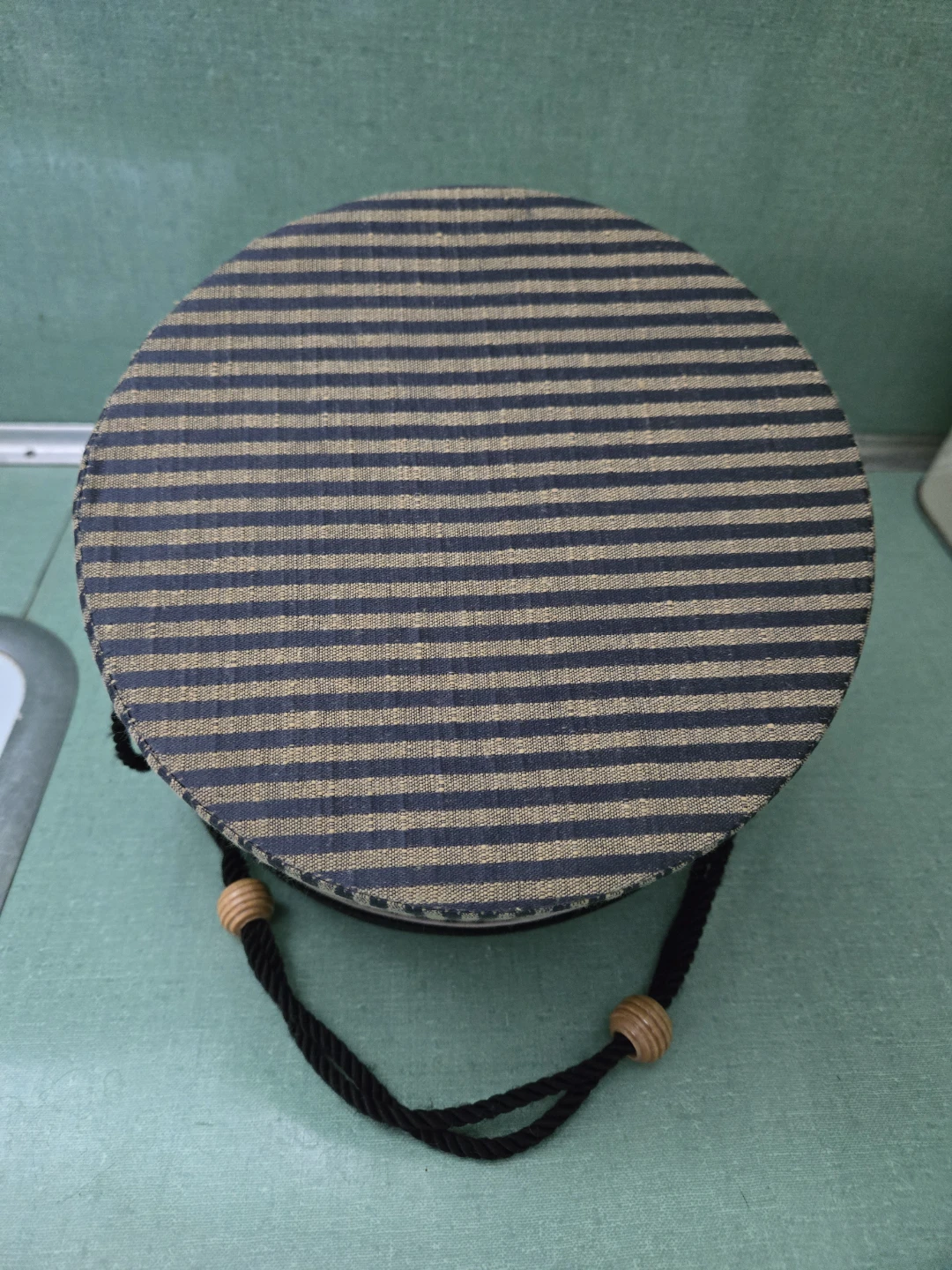 Sewing Basket * HAT BOX STYLE * With Hat Pin Cushion Lid - photo 4
