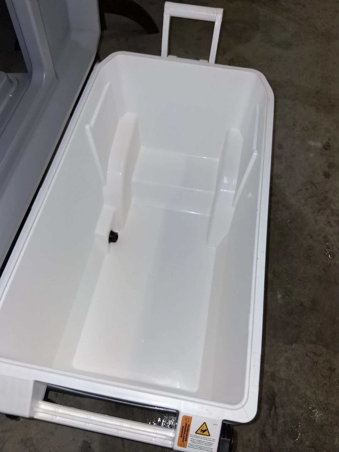 Igloo Maxcold Latitude 90 Quart Roller Cooler - photo 4