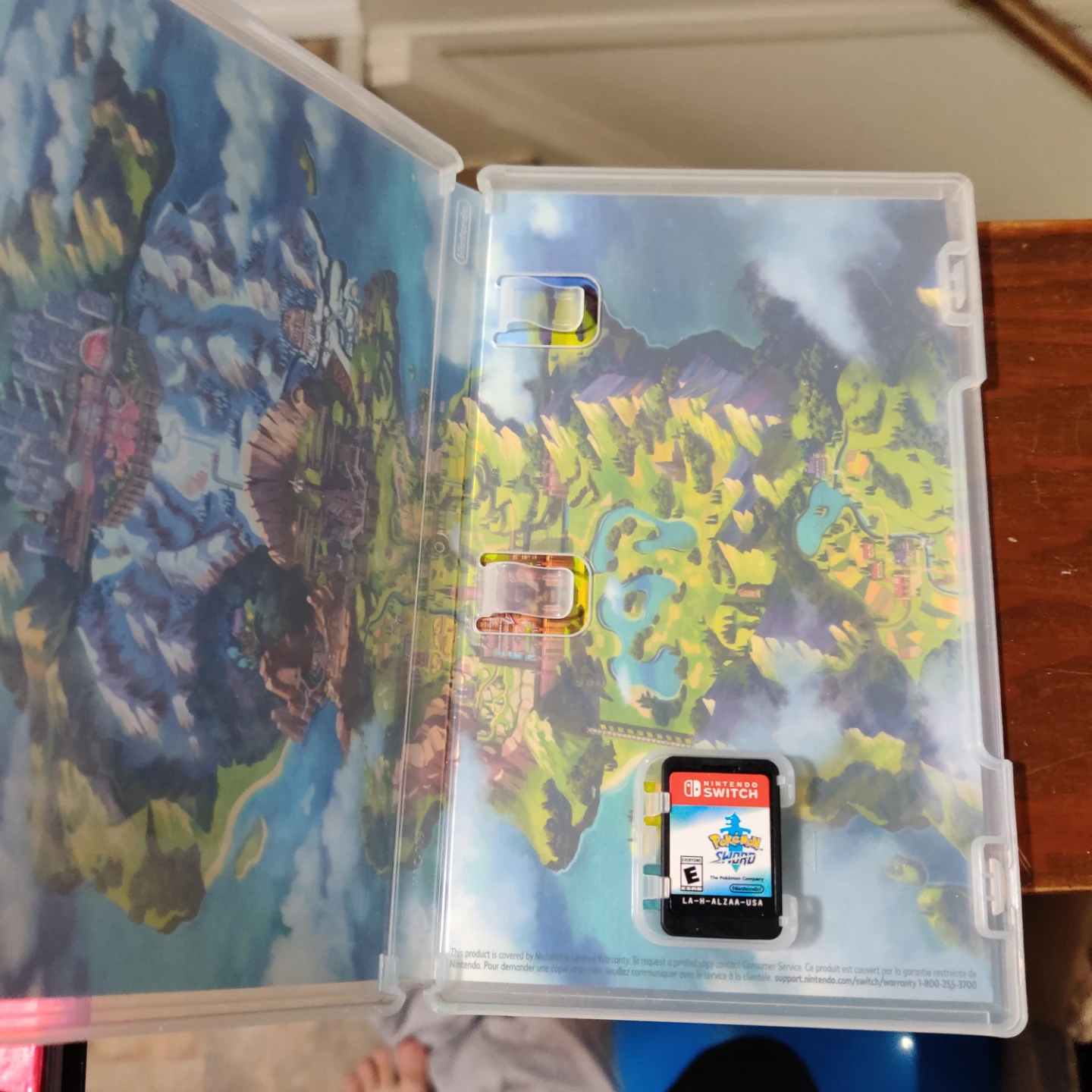Pokémon Sword for Nintendo Switch with strategy guide - photo 3