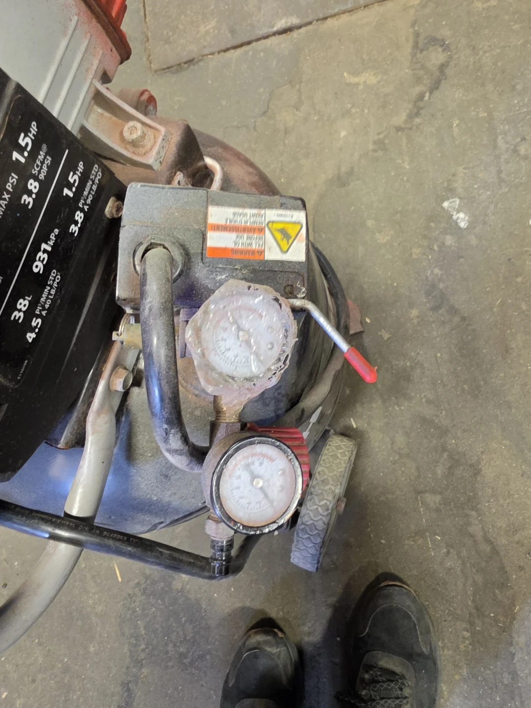 Husky 10 Gallon Air Compressor - photo 3