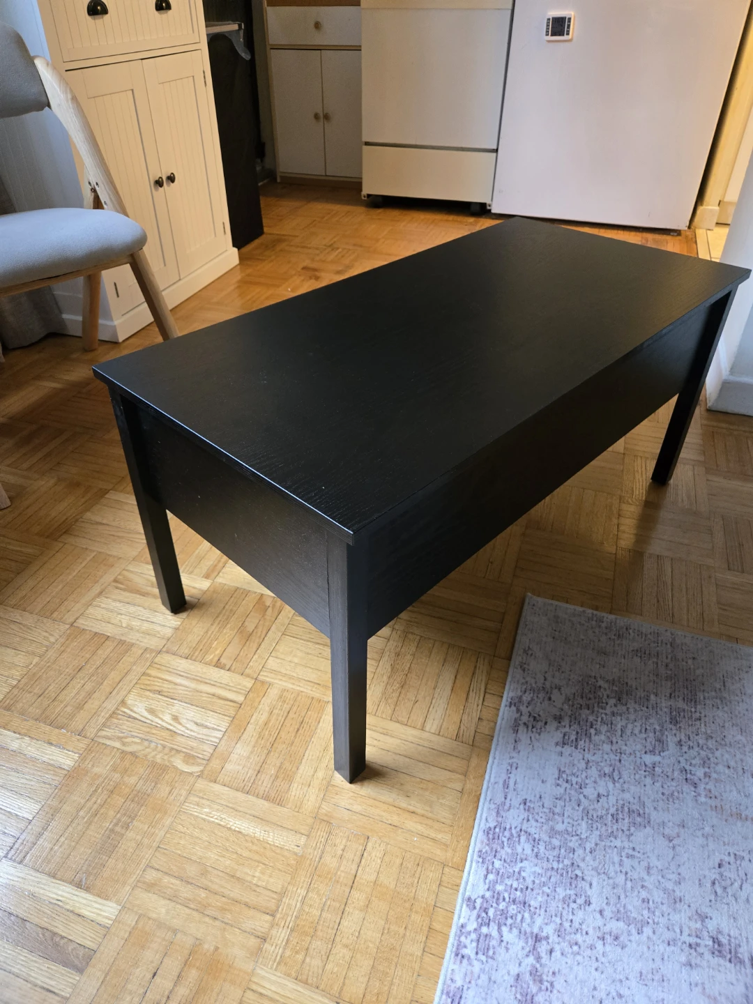 Lift-Top Coffee Table with Hidden Storage – Excellent Condition
