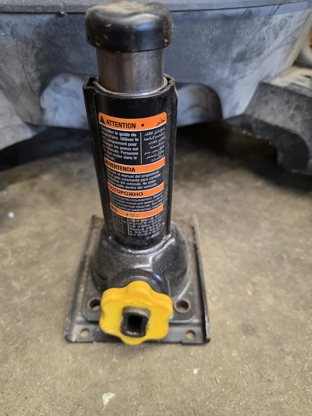 OEM Factory Jack – 2020 GMC Sierra 1500 - photo 2