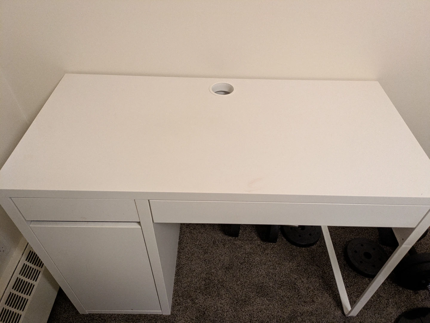 IKEA MICKE desk and office chair - photo 2