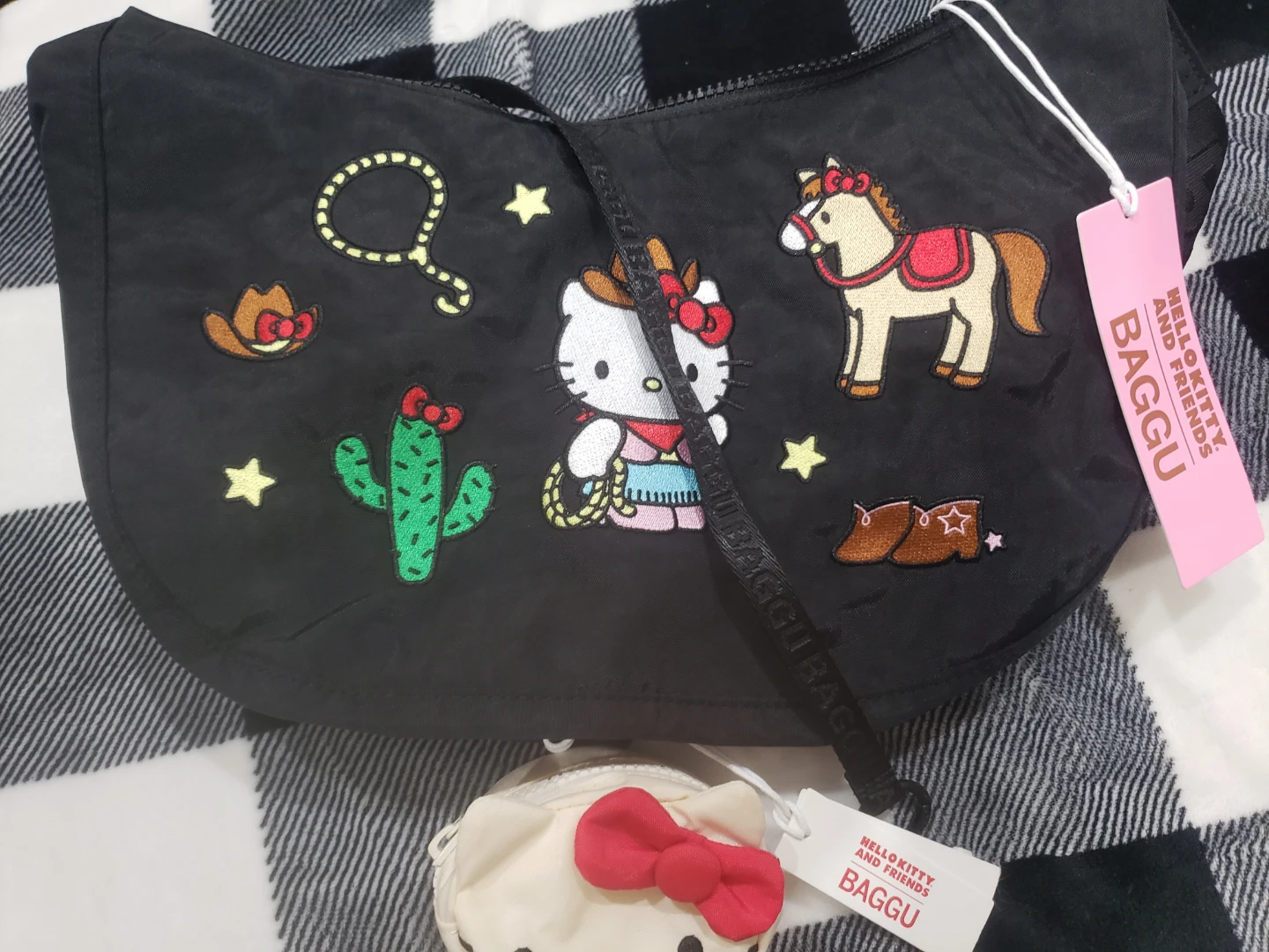 Baggu Hello Kitty & Friends Medium Crescent Bag + a bag charm - photo 2