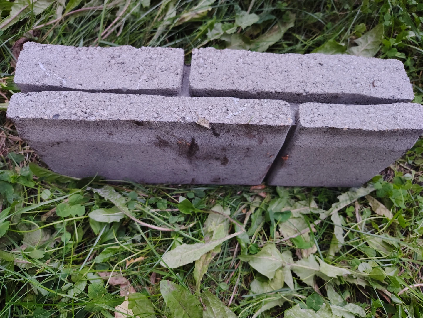 9 Landscape edging/retaining wall blocks - photo 3