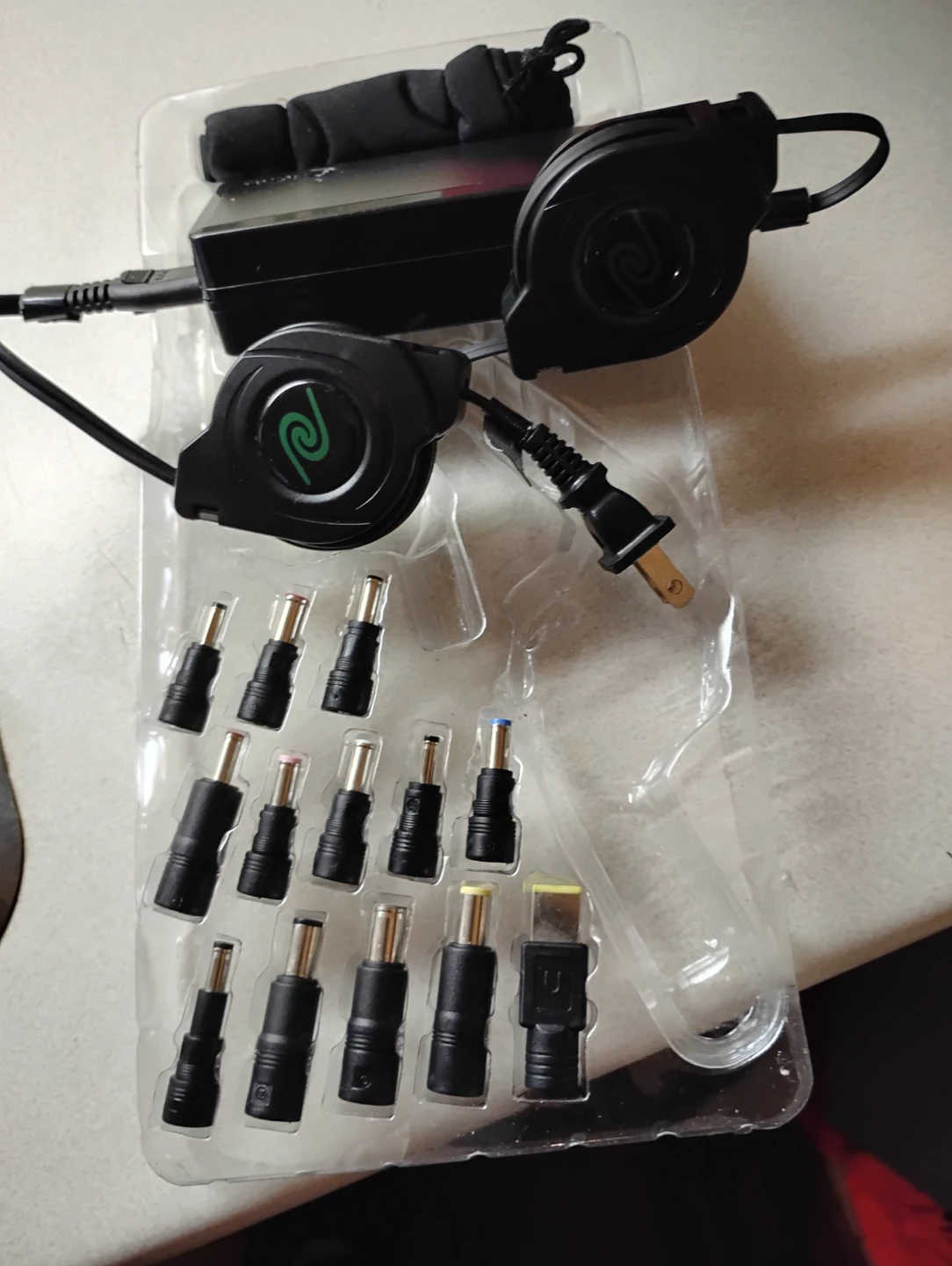 ReTrak Retractable Universal 65W Laptop Charger