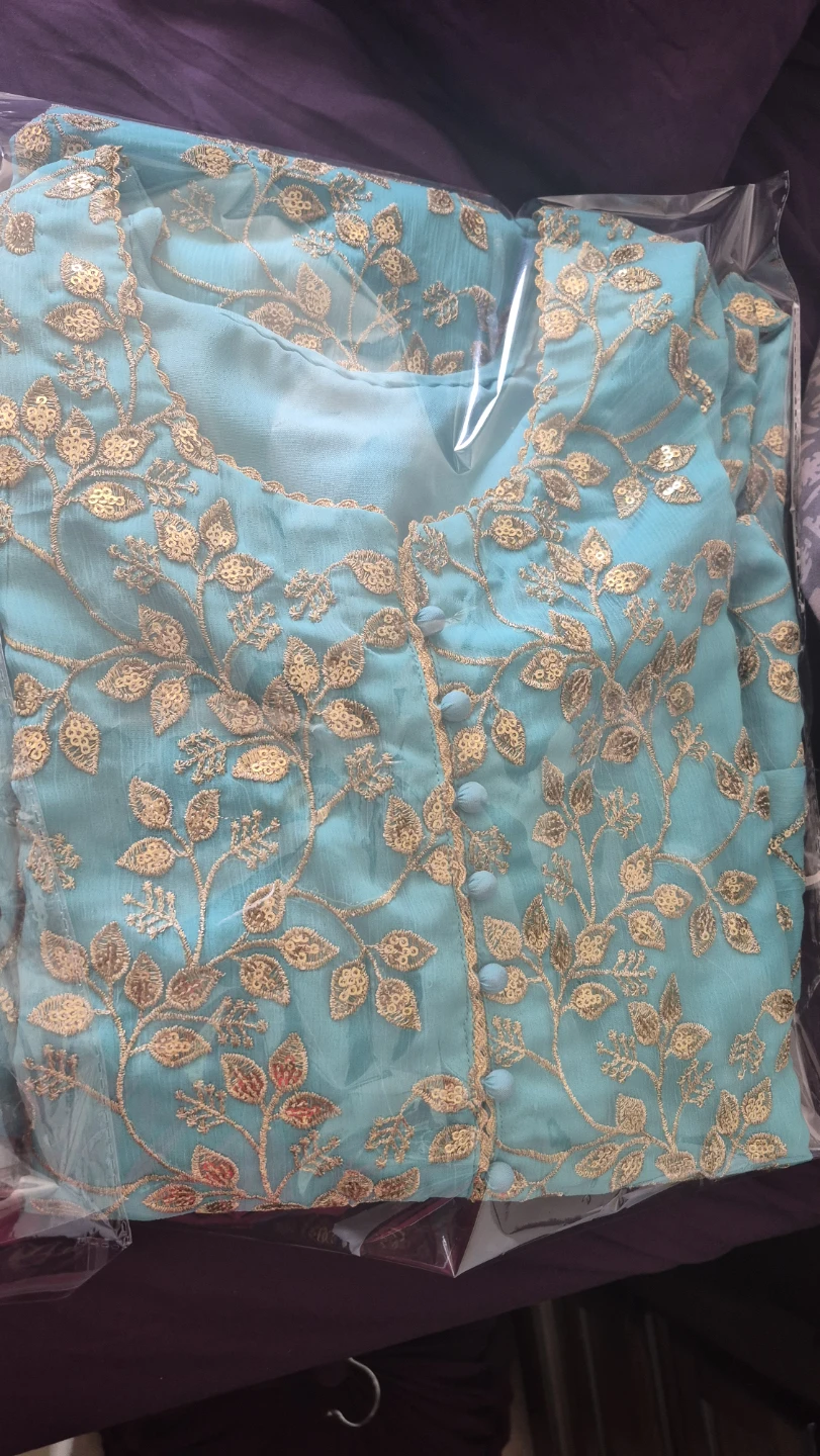Four Embroidered Salwar Kameez Suits - photo 5