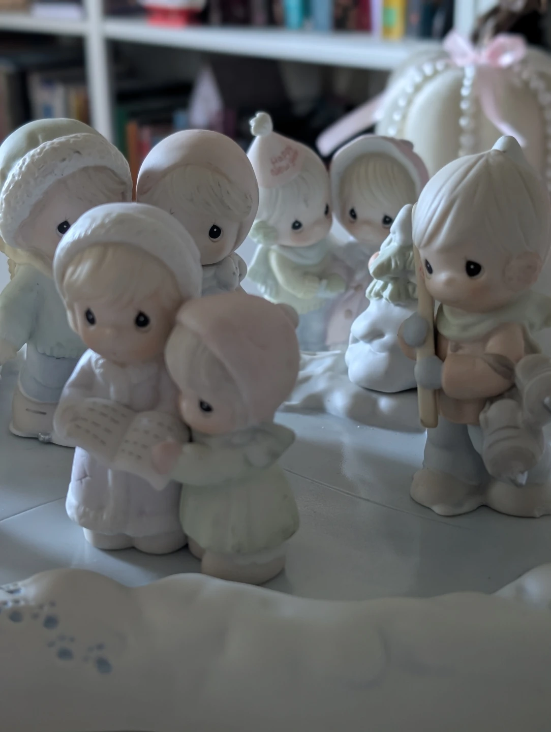 Precious Moments Skating Scene Figurine - photo 4