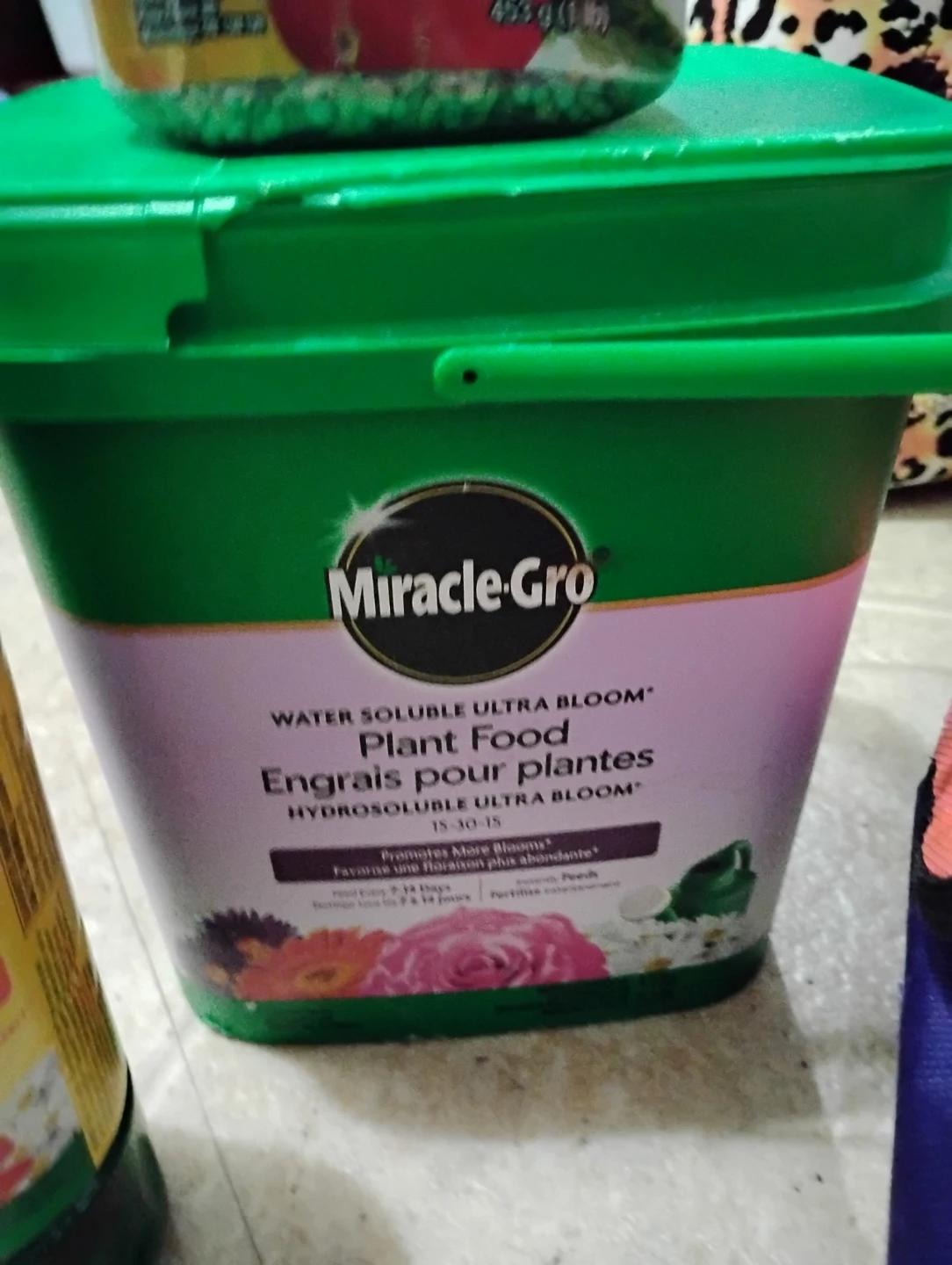 Miracle-Gro Plant Food and LiquaFeed Starter Kit - photo 5