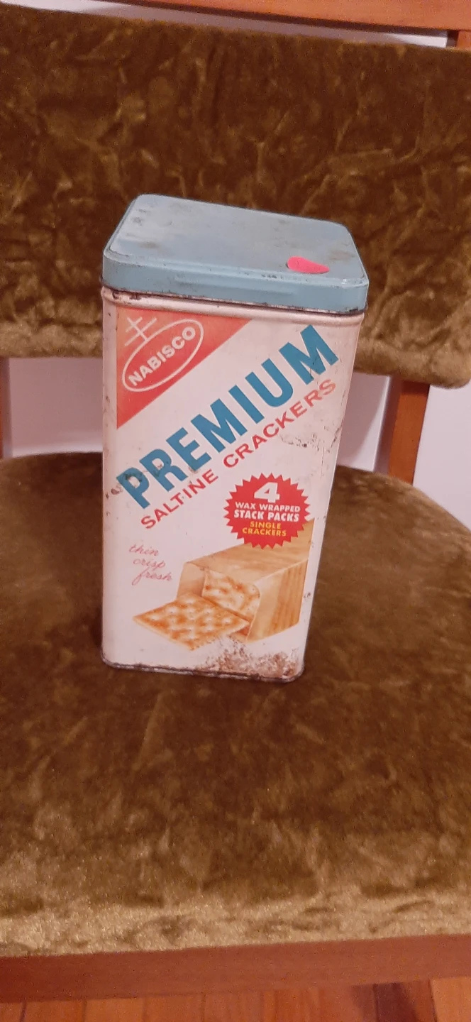 Vintage Nabisco Premium Saltine Crackers Tin!