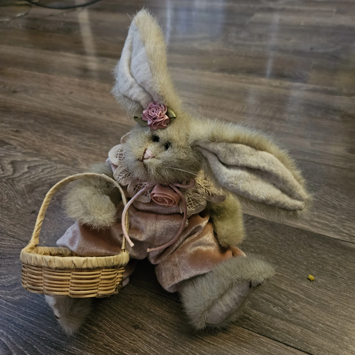 Vintage plush bunny with basket - photo 2