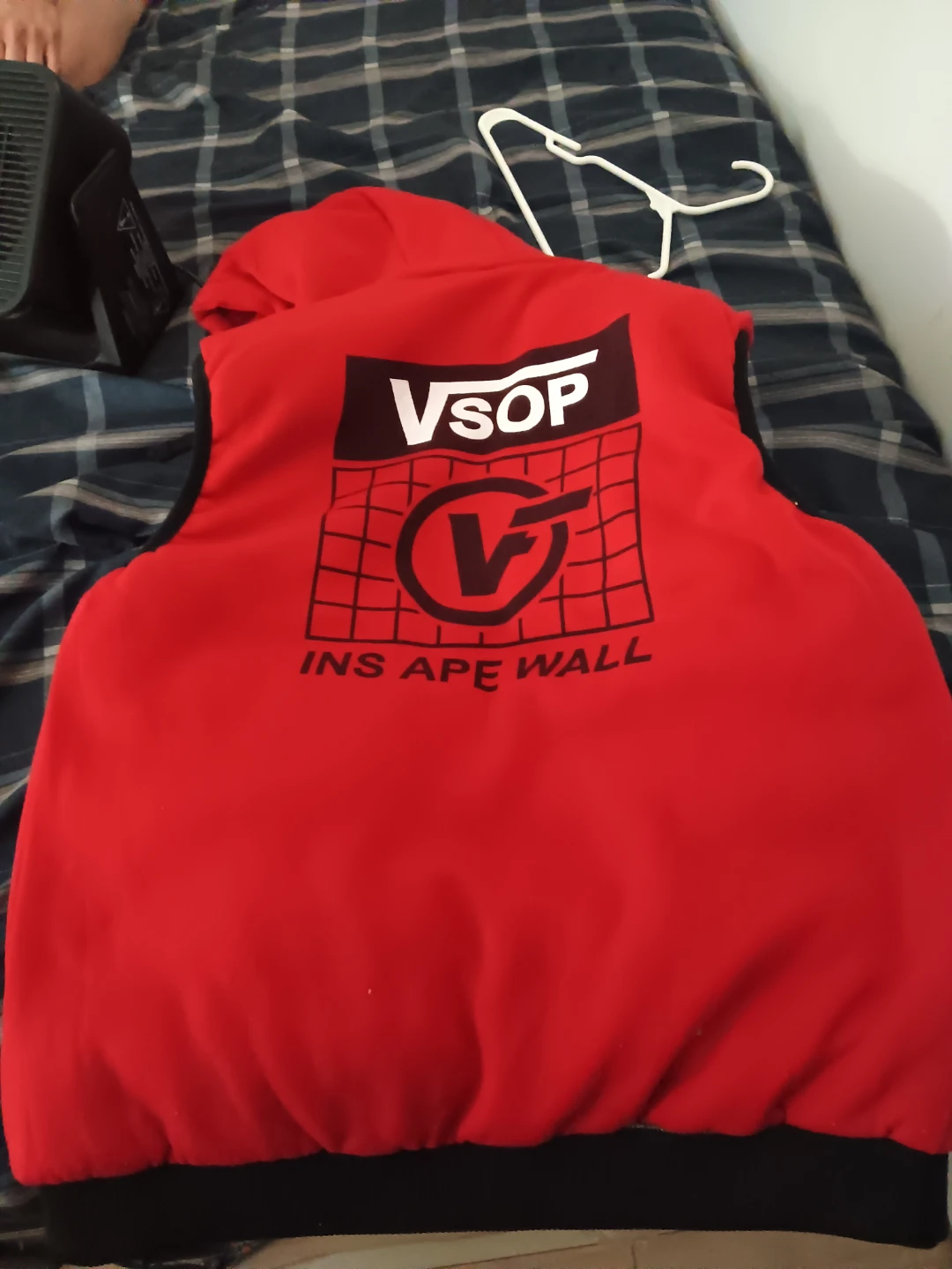 Black and Red Puffer Vest - photo 4