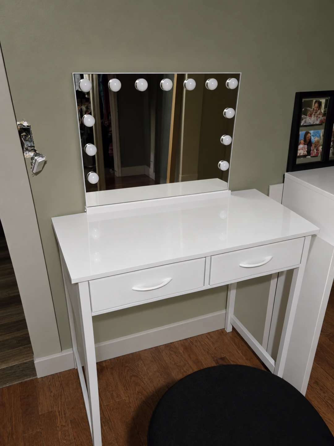 White Vanity Table with Lighted Mirror