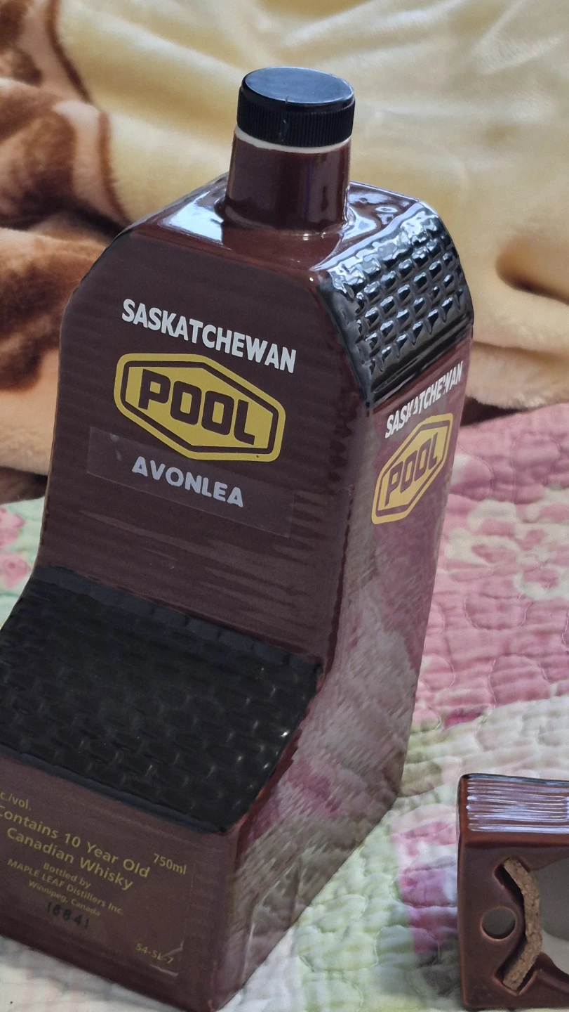 Saskatchewan Pool Avonlea Ceramic Whisky Decanter