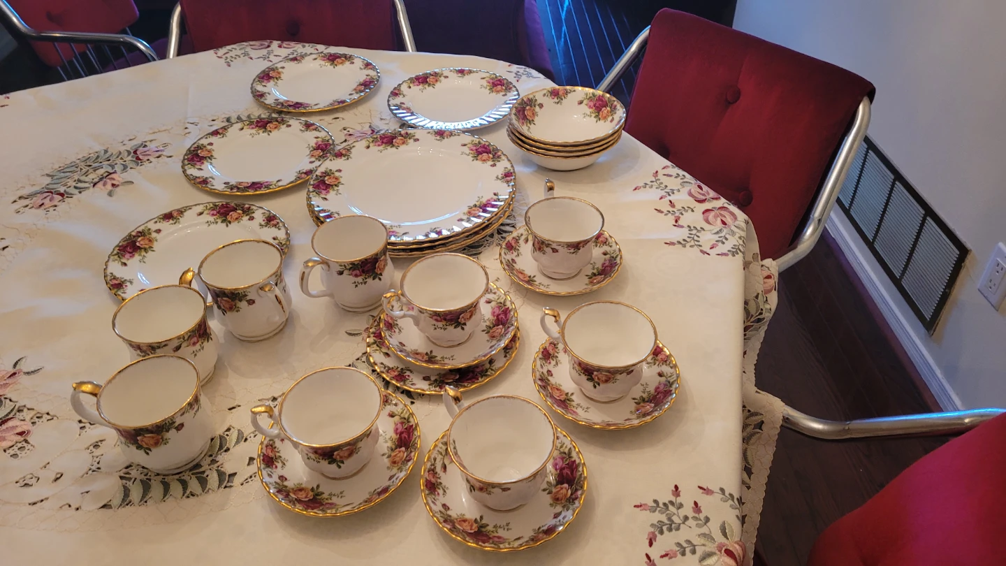 Brand New Royal Albert old Country Rose  China