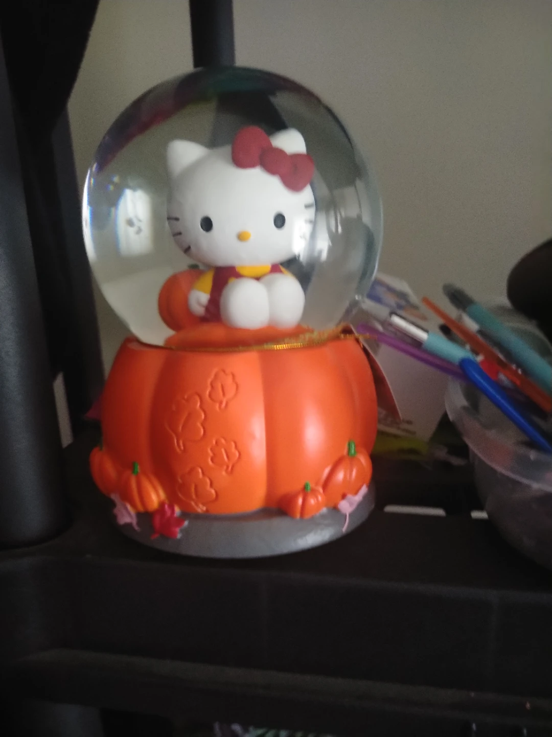 Hello Kitty Pumpkin Snow Globe