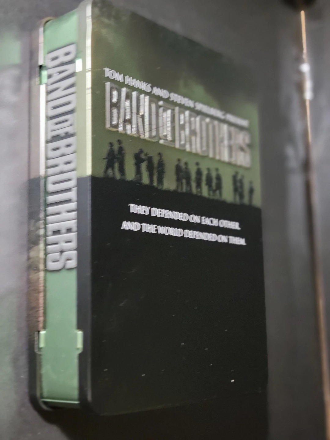 Band of Brothers 6 DVD in Collector Tin case - photo 2