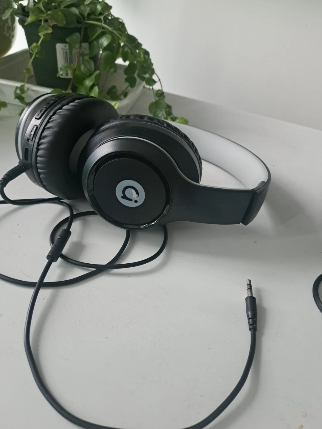 Black Over-Ear Headphones - photo 3