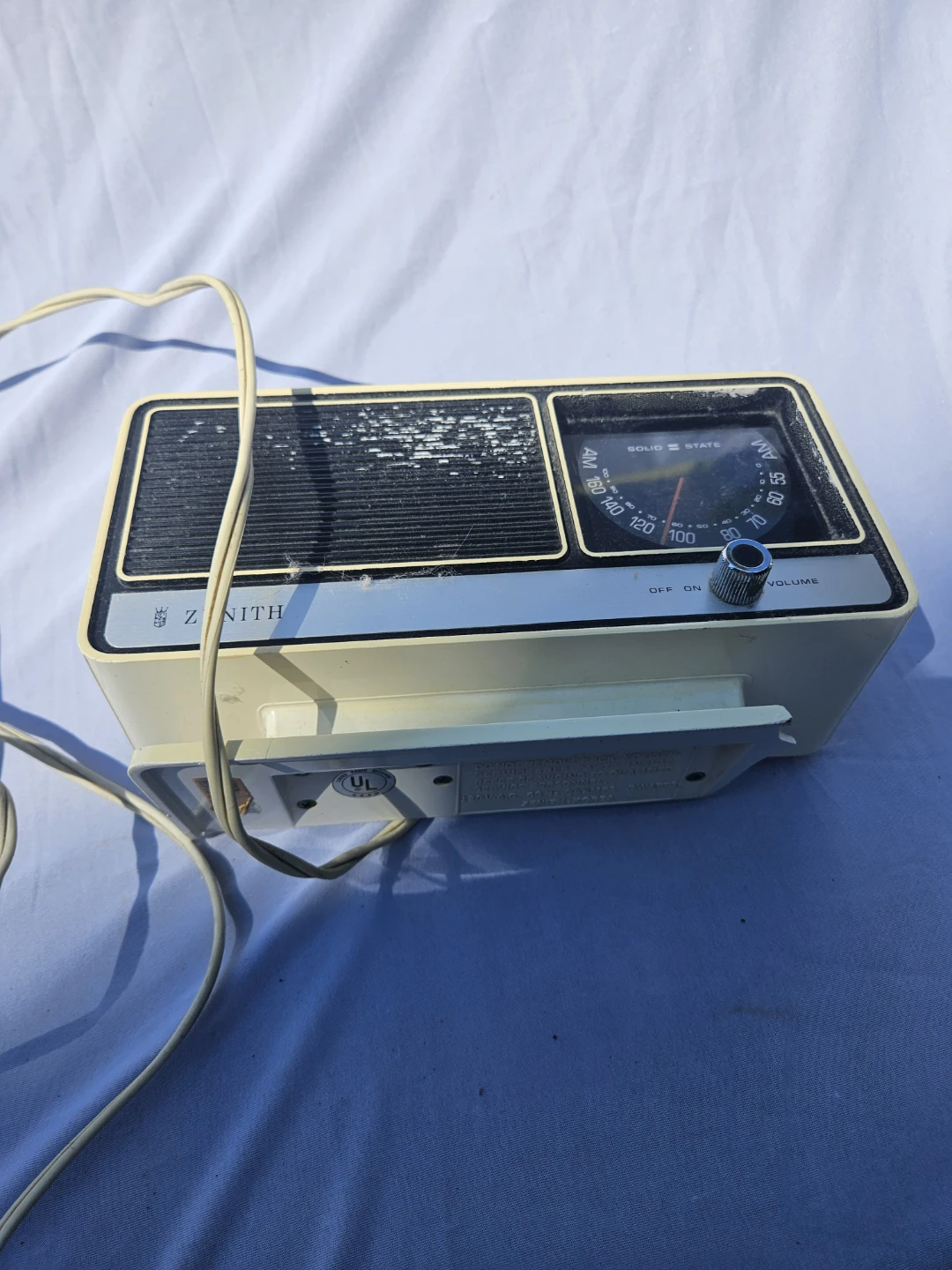 Vintage Zenith AM Radio - photo 2