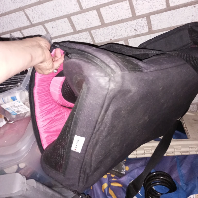 Pink /black mesh Pet Carrier - photo 3