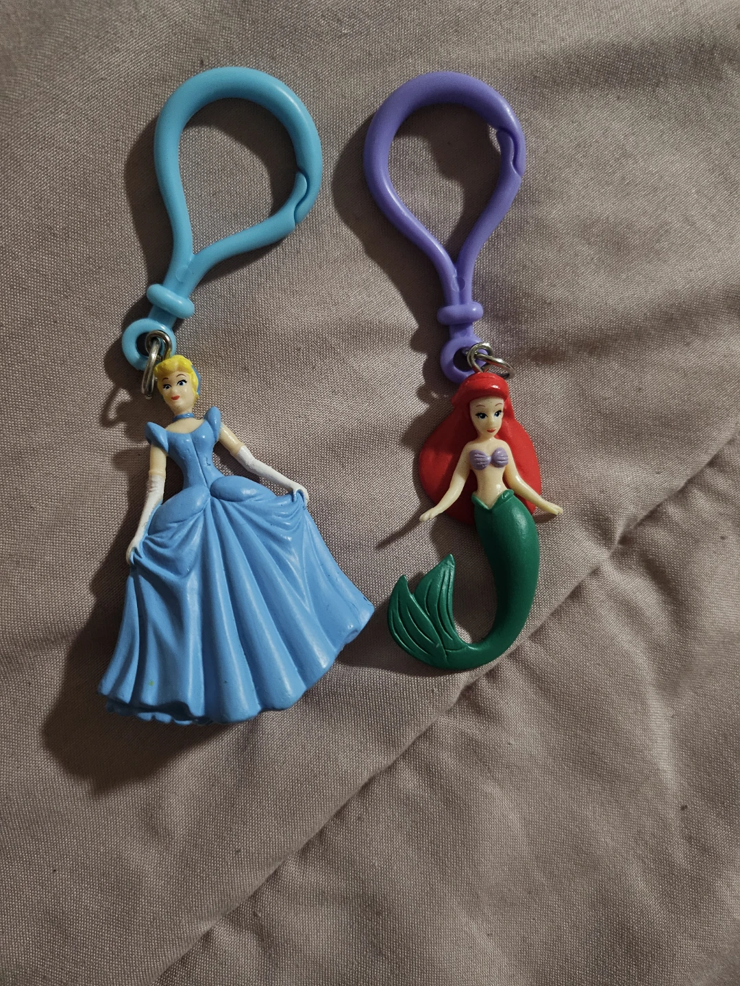 Disney Double Charm Keychain Princess Ariel & Cinderella - photo 2