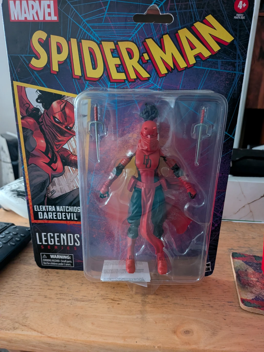 Marvel Legends Elektra Natchios Daredevil Retro Card - photo 3