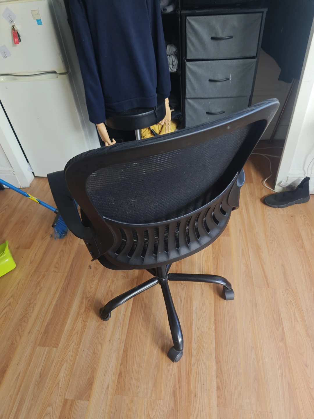 Black Ergonomic Mesh Office Chair - photo 3