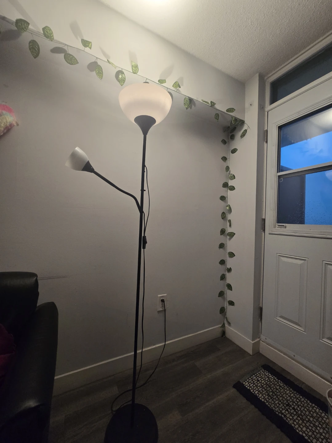Floor lamp with adjustable reading light - photo 2