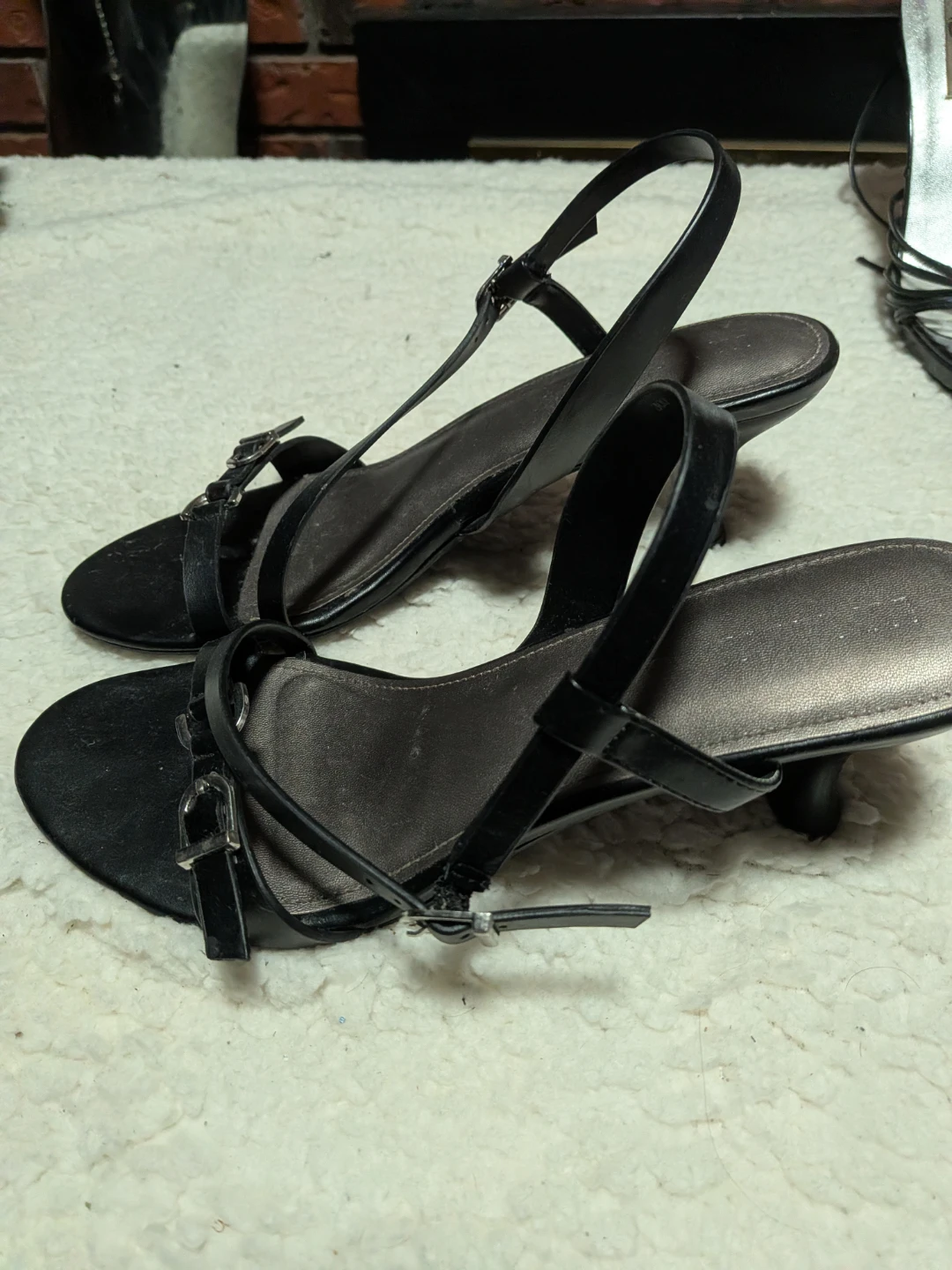 Luna Blu Black Slingback Kitten Heels - photo 2