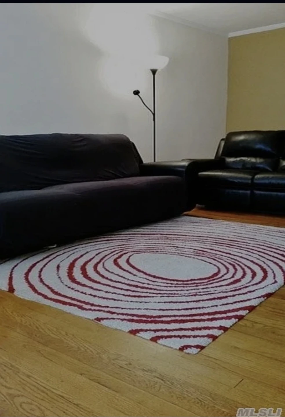 Red and White Swirl Pattern Area Rug🏈 - photo 2