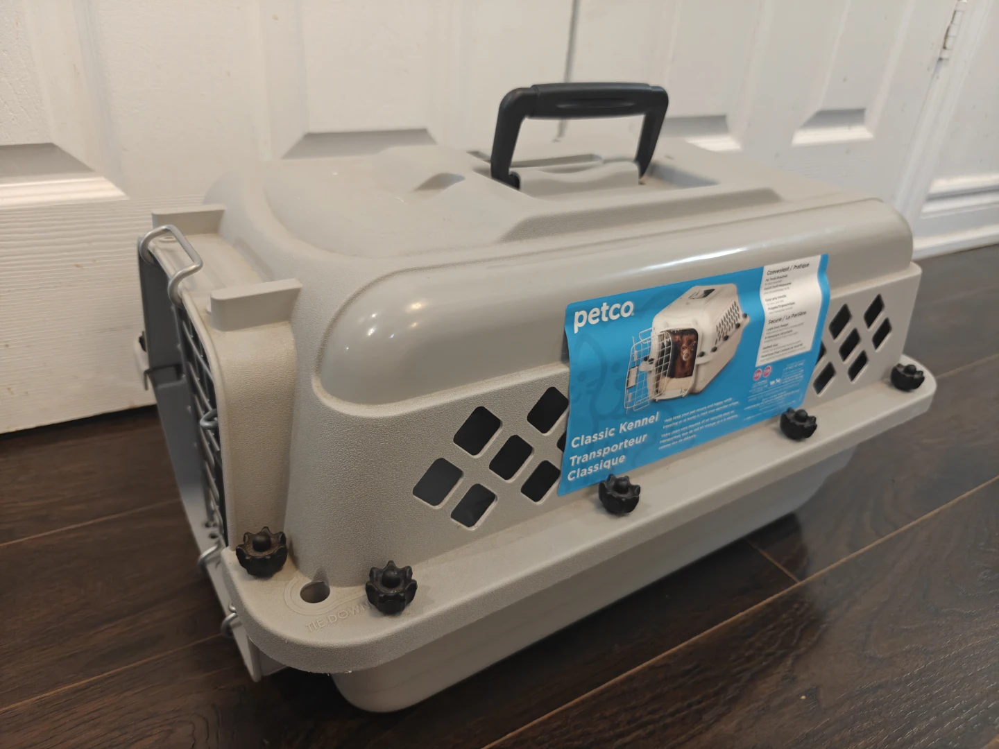 Petco Classic Kennel (for cats) Pet Carrier
