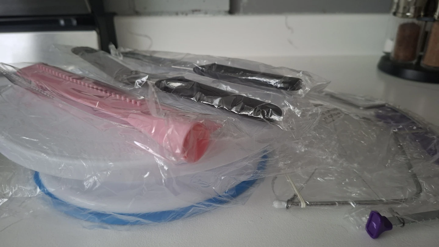 Cake Decorating and Slicing Set