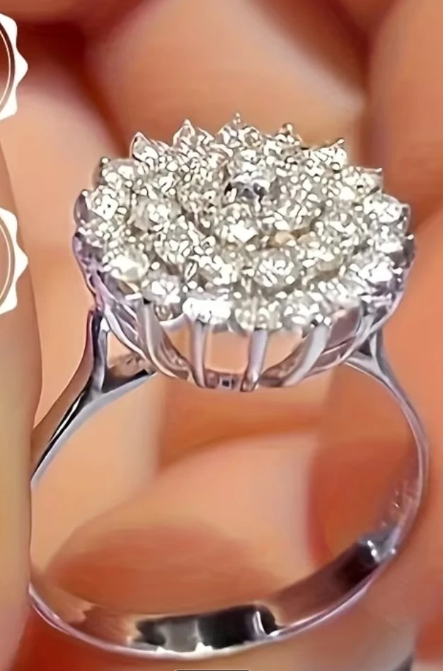 Sparkly Flower Ring - photo 2
