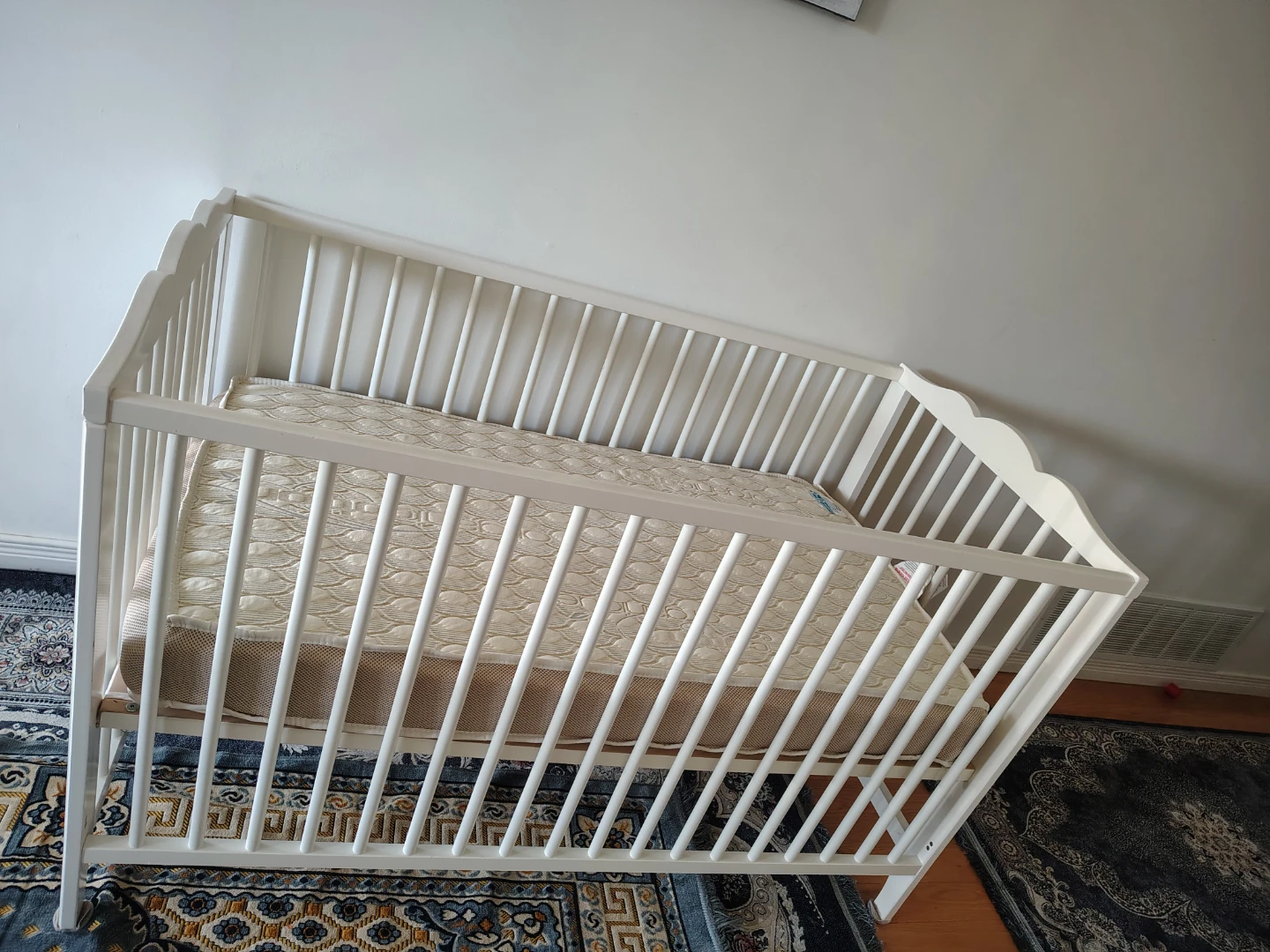 IKEA white baby crib - photo 3