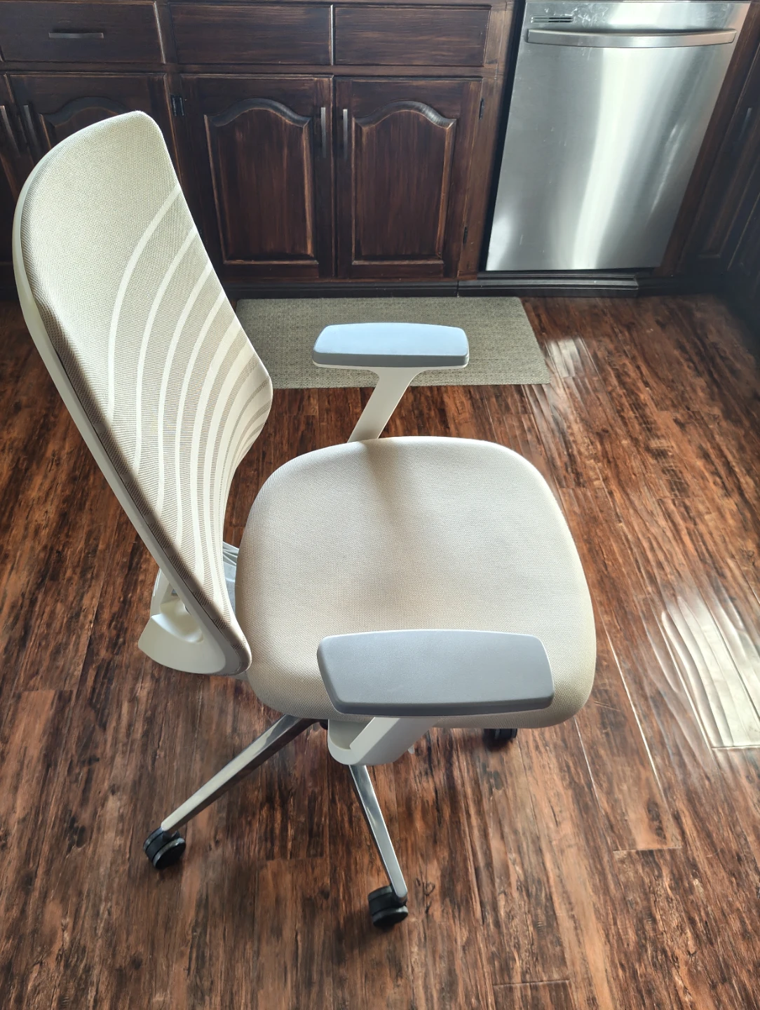 Branch Ergonomic Office Chair - photo 3