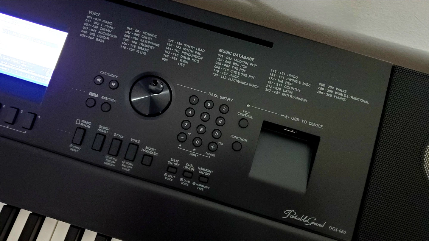 Yamaha DGX-660 Digital Piano pick-up in scarborough. - photo 3